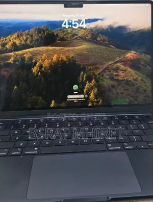 Photo - New Laptop Apple MacBook Pro 2019 8GB Apple M2 SSD 256GB