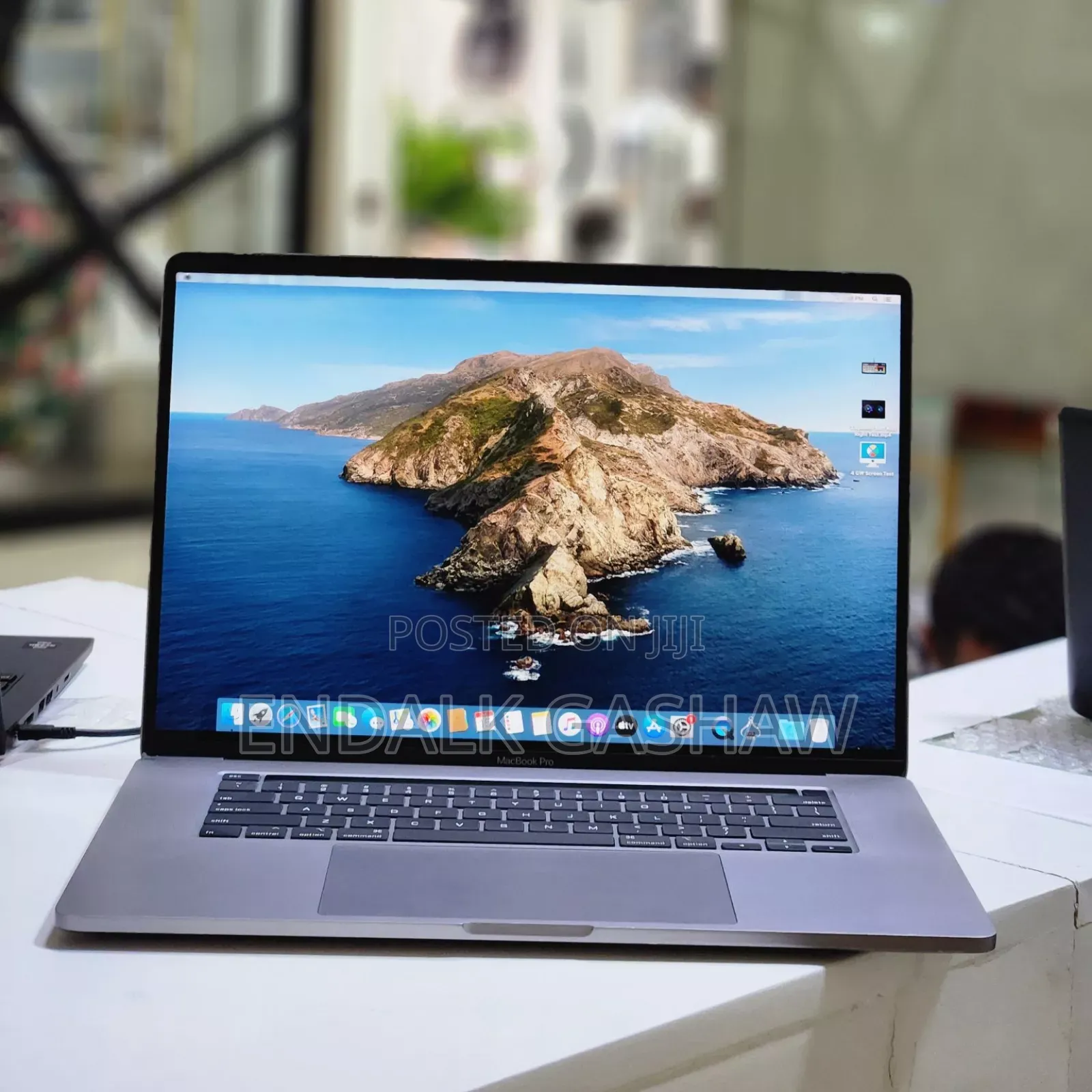 New Laptop Apple MacBook 2019 32GB Intel Core I9 SSD 1T