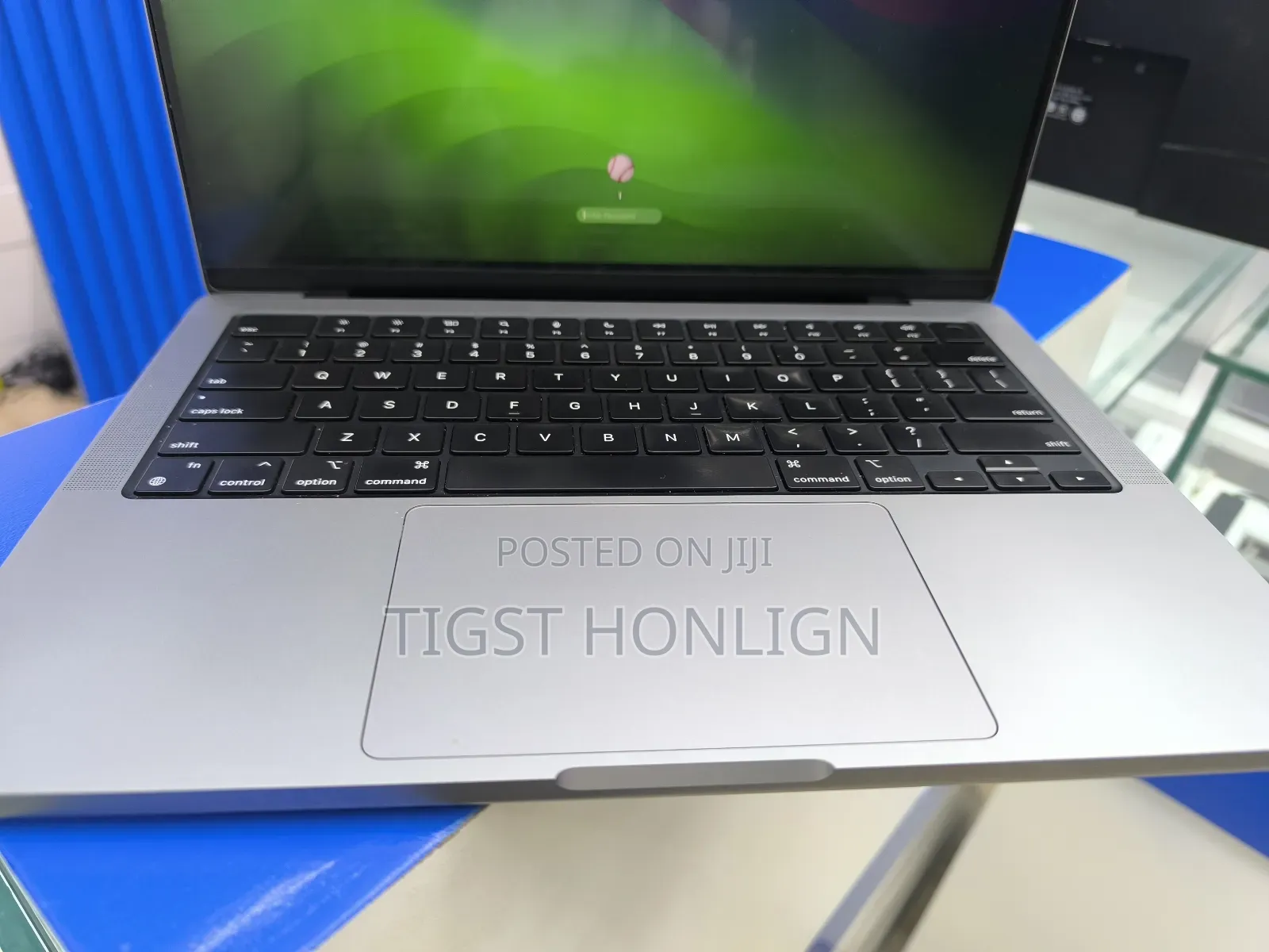 New Laptop Apple MacBook Pro 32GB Apple M1 Max SSD 2T