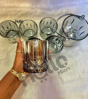 የበረዶና የብርጭቆ ሙሉ ሴት