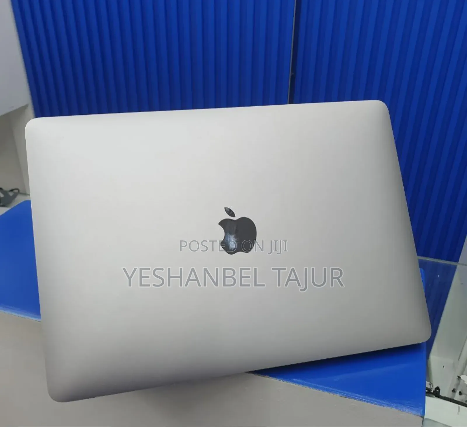 New Laptop Apple MacBook Air 2020 M1 8GB Intel Core I7 SSD 256GB
