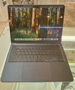 New Laptop Apple MacBook Air 2022 M2 8GB Intel Core I7 SSD 256GB