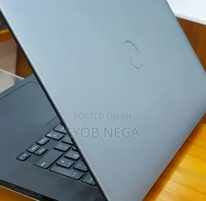 New Laptop Dell Precision 15 3520 16GB Intel Core I7 SSD 512GB