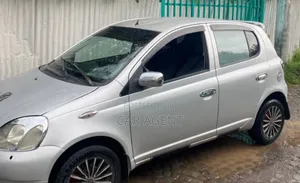 Photo - Toyota Vitz 2004 Silver