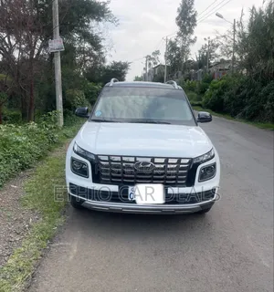 Photo - Hyundai Venue 2023 White