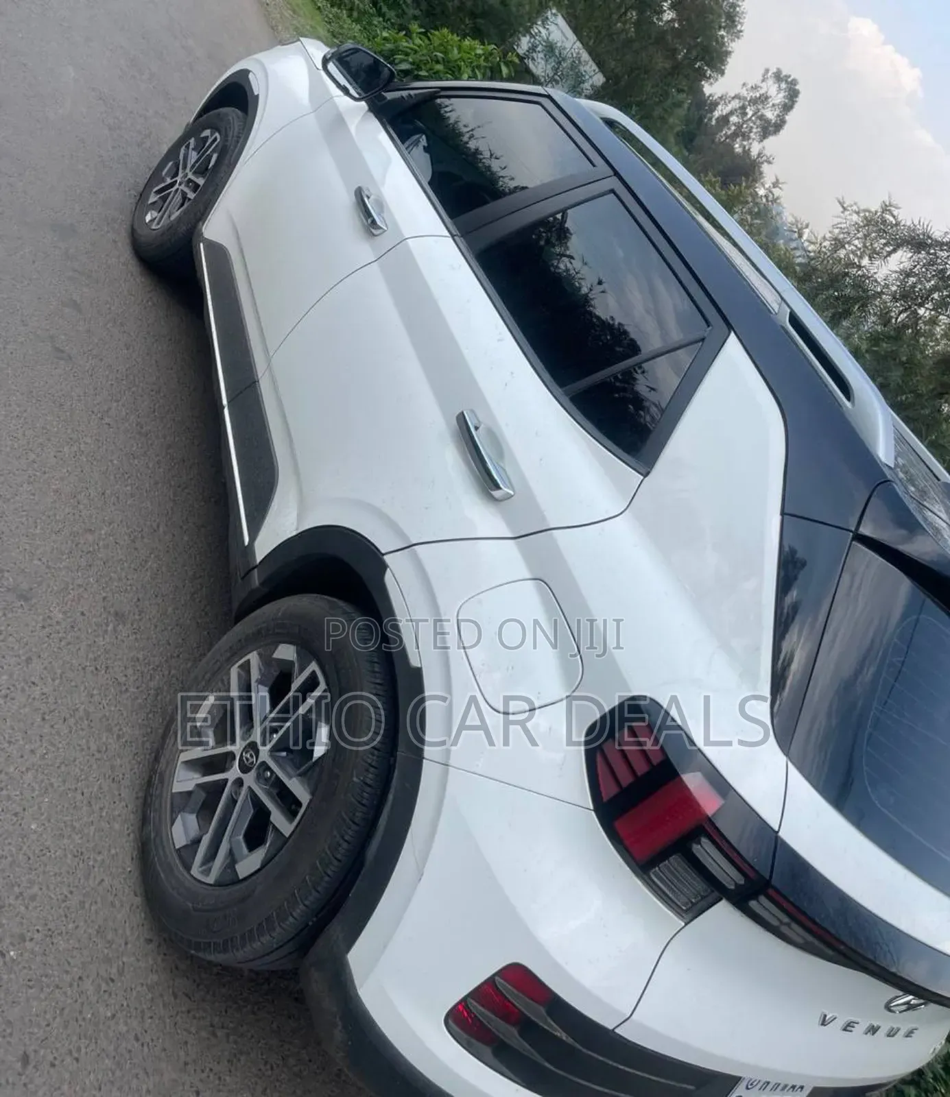 Hyundai Venue 2023 White