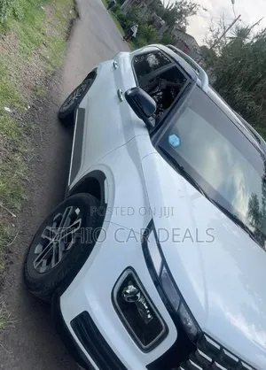 Hyundai Venue 2023 White