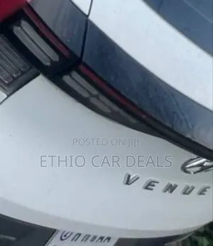 Hyundai Venue 2023 White