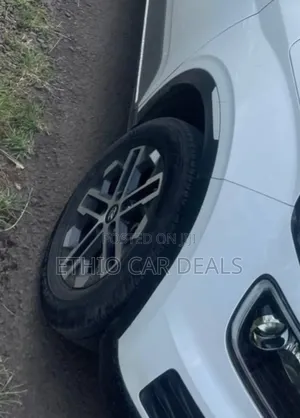 Hyundai Venue 2023 White