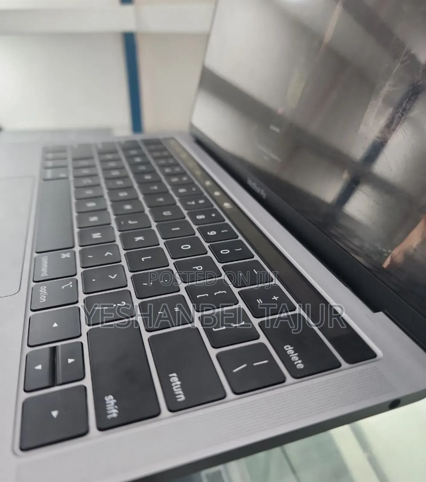 New Laptop Apple MacBook Pro 2019 8GB Intel Core I5 SSD 256GB