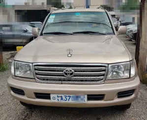 Photo - Toyota Land Cruiser 2005 Gold