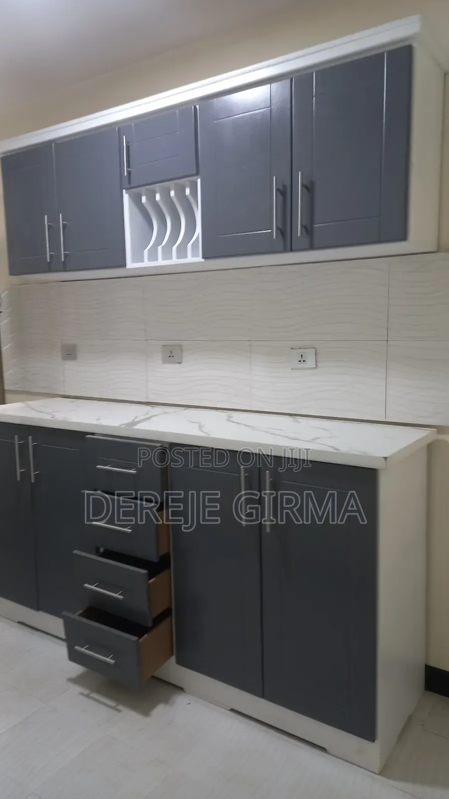 ተሰቃይ ያለው 2ሜትር ኪችን ካብኔት