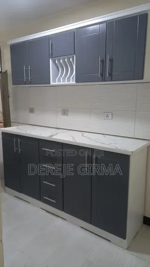 ተሰቃይ ያለው 2ሜትር ኪችን ካብኔት