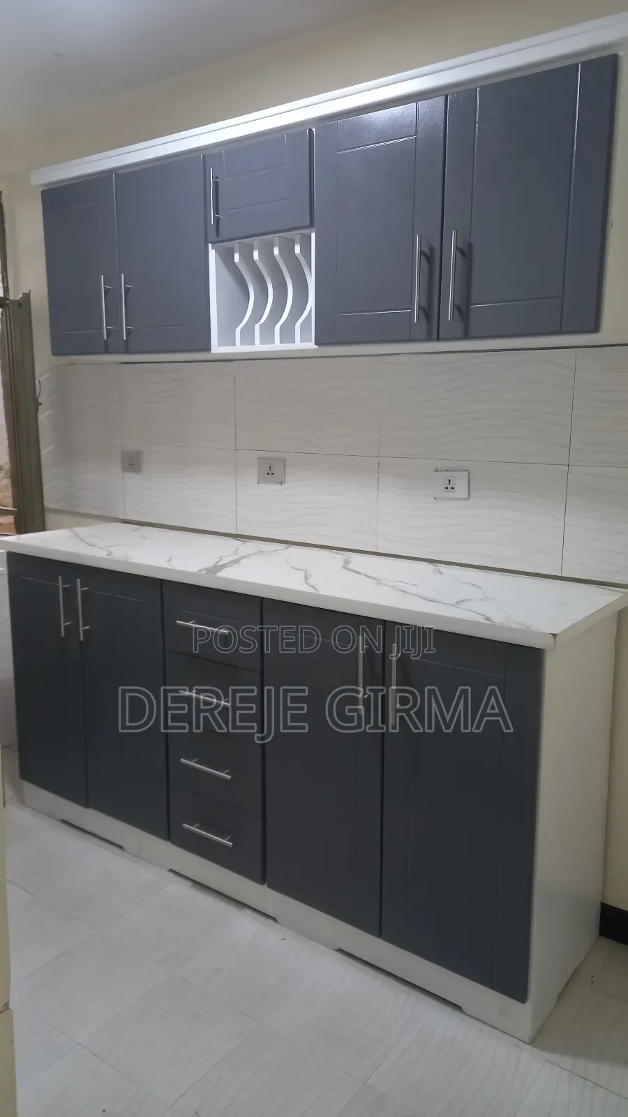 ተሰቃይ ያለው 2ሜትር ኪችን ካብኔት