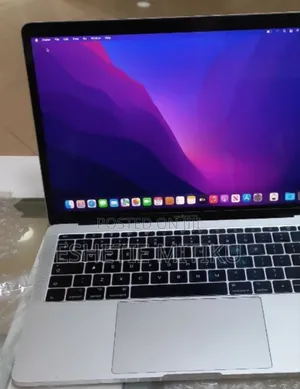 Photo - New Laptop Apple MacBook Pro 2017 8GB Intel SSD 512GB