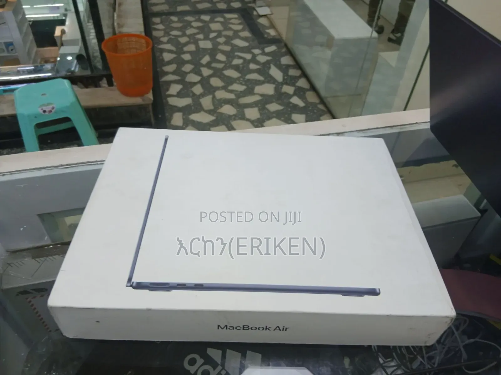 New Laptop Apple MacBook Air 2025 M4 13-Inch 16GB Apple M4 SSD 256GB