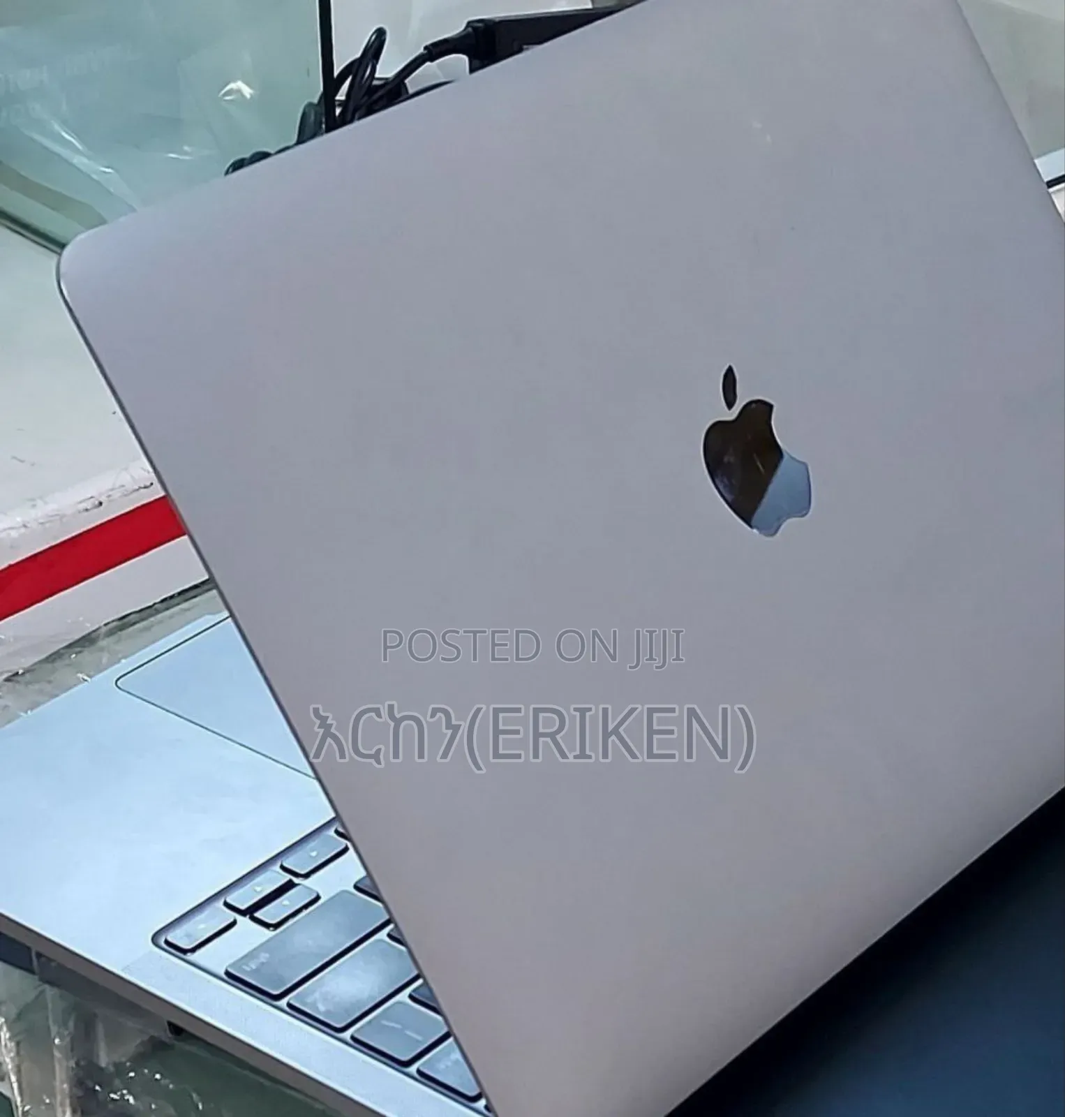 New Laptop Apple MacBook Pro 2022 M2 8GB Apple M2 SSD 256GB