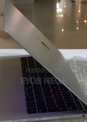 New Laptop Apple MacBook Pro 2017 8GB Intel Core I5 SSD 256GB