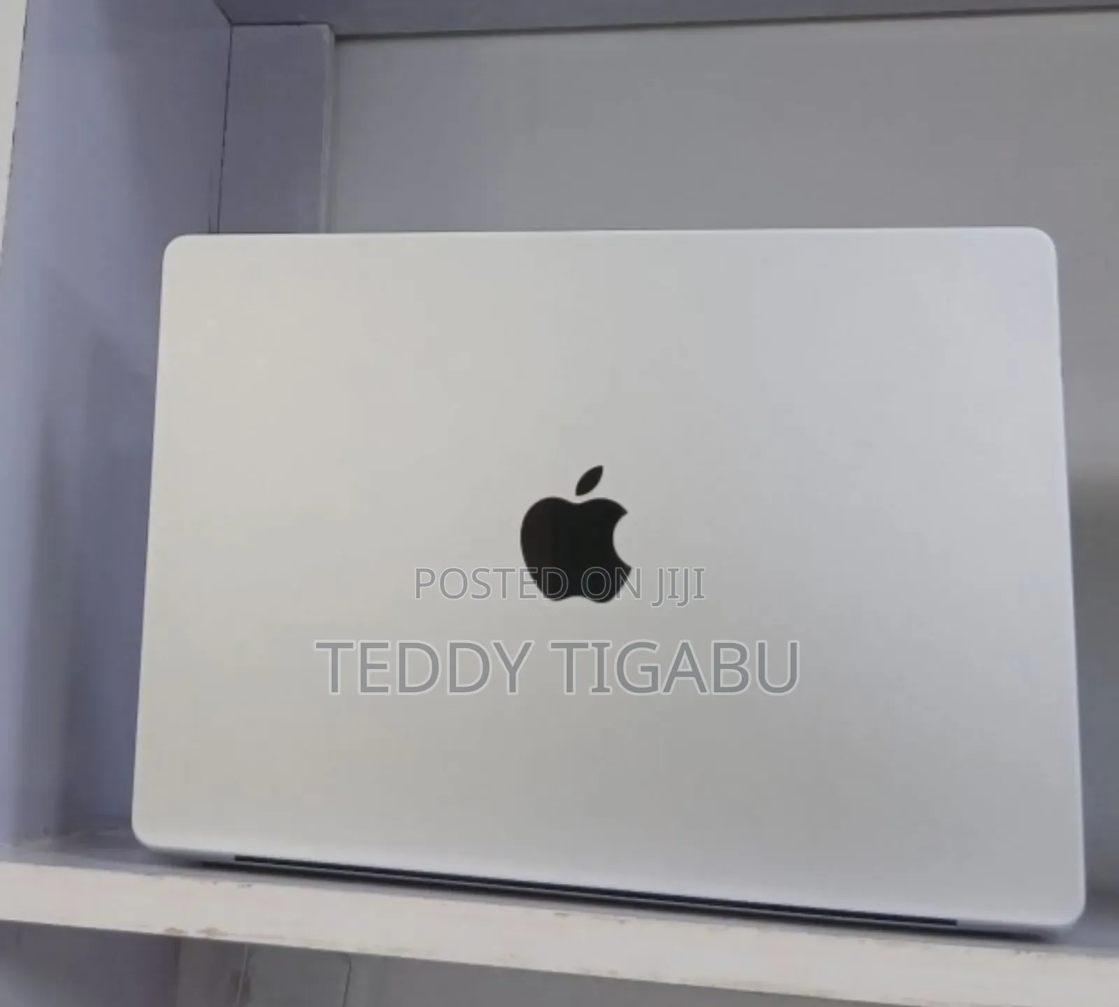 New Laptop Apple MacBook Pro 32GB Apple M1 SSD 2T