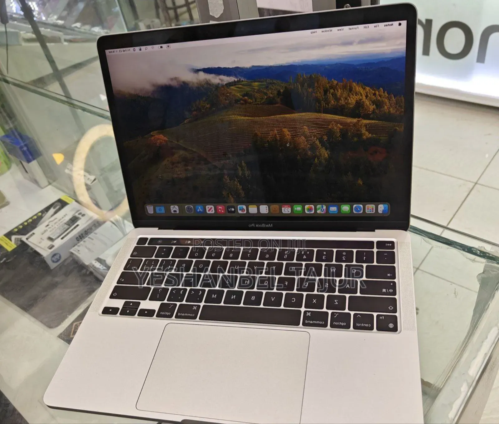 New Laptop Apple MacBook Pro M1 8GB Apple M1 SSD 256GB