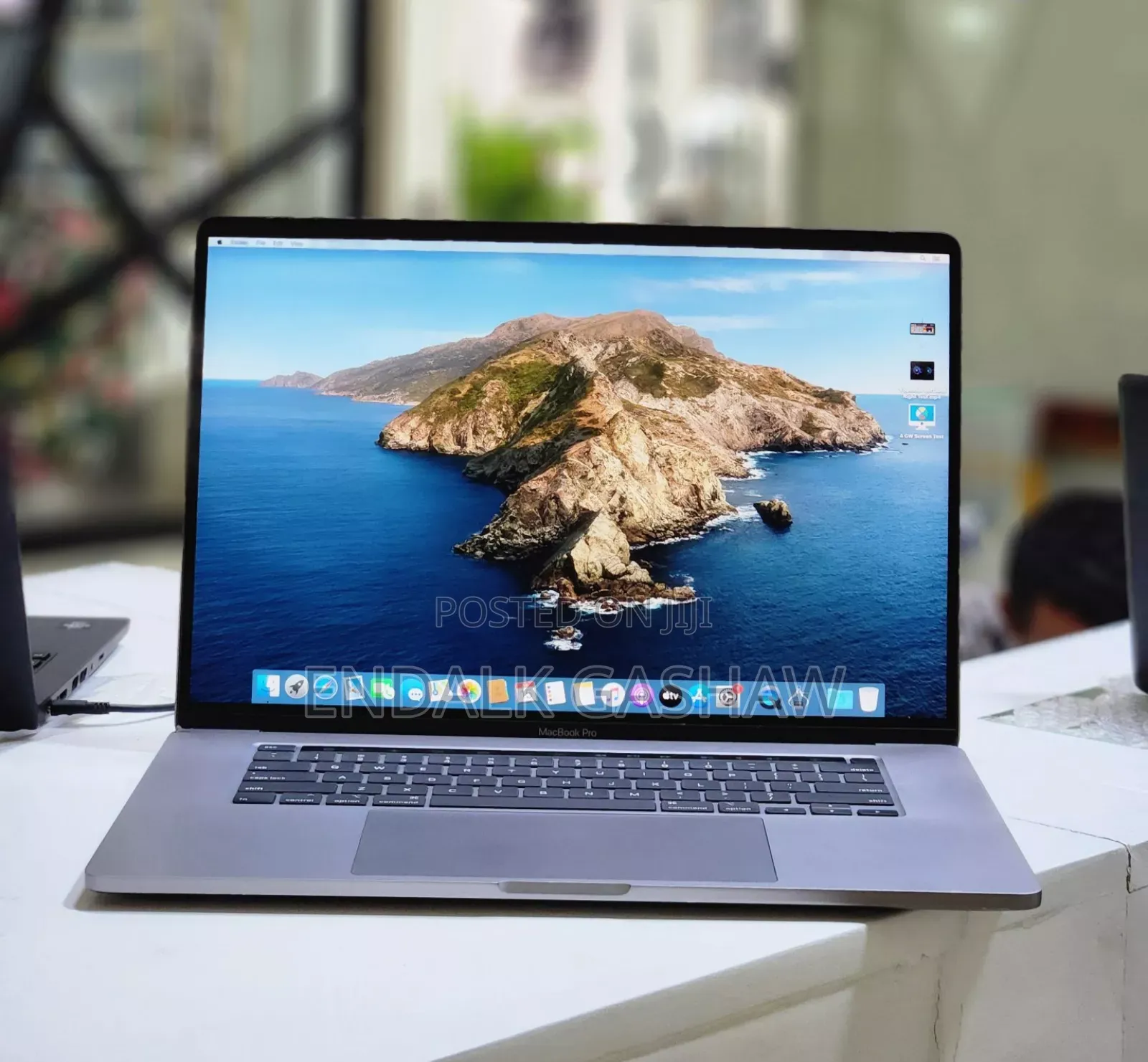 New Laptop Apple MacBook 2019 32GB Intel Core I9 SSD 1T