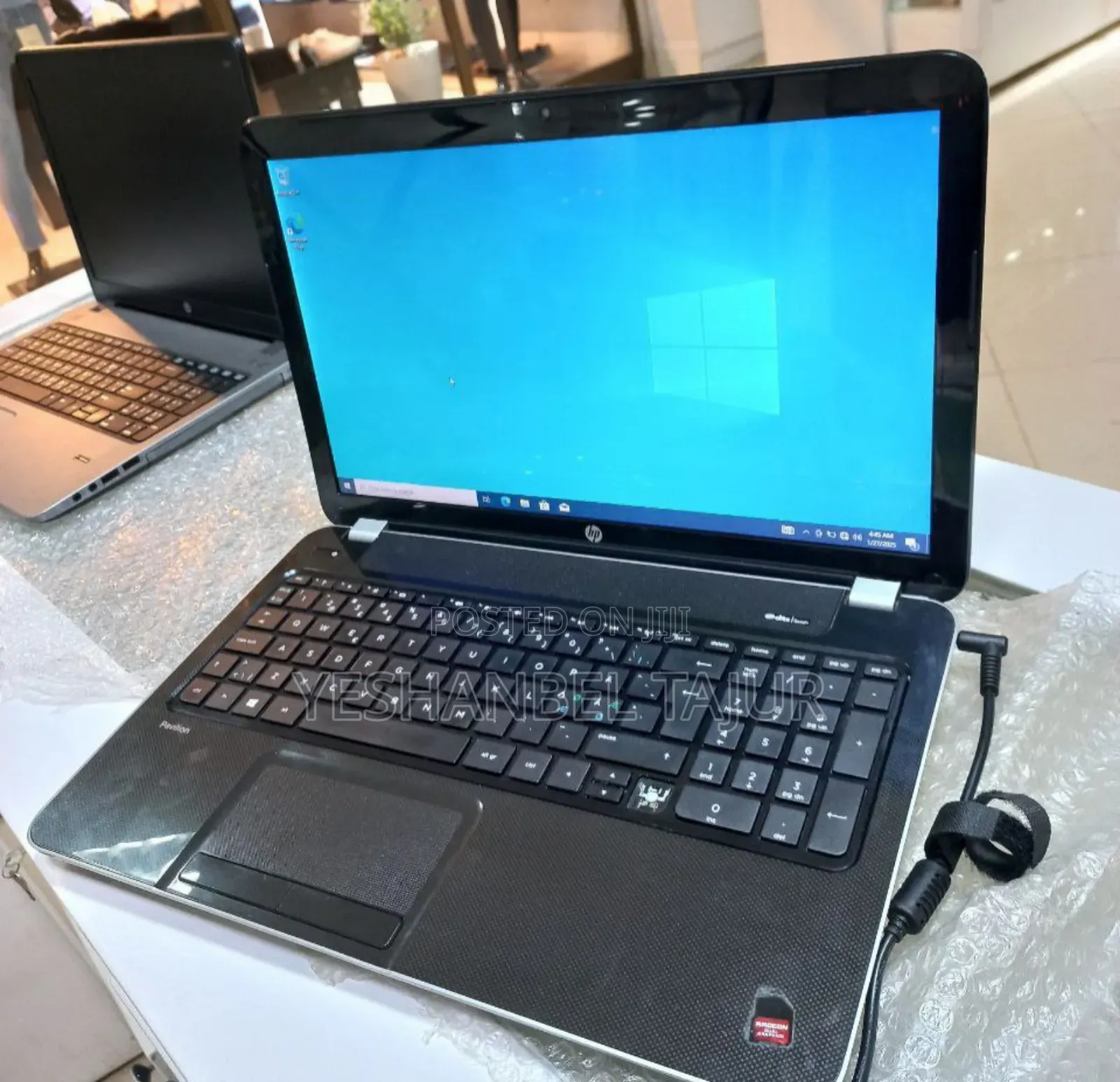 New Laptop HP Pavilion 10 4GB AMD A6 HDD 1T