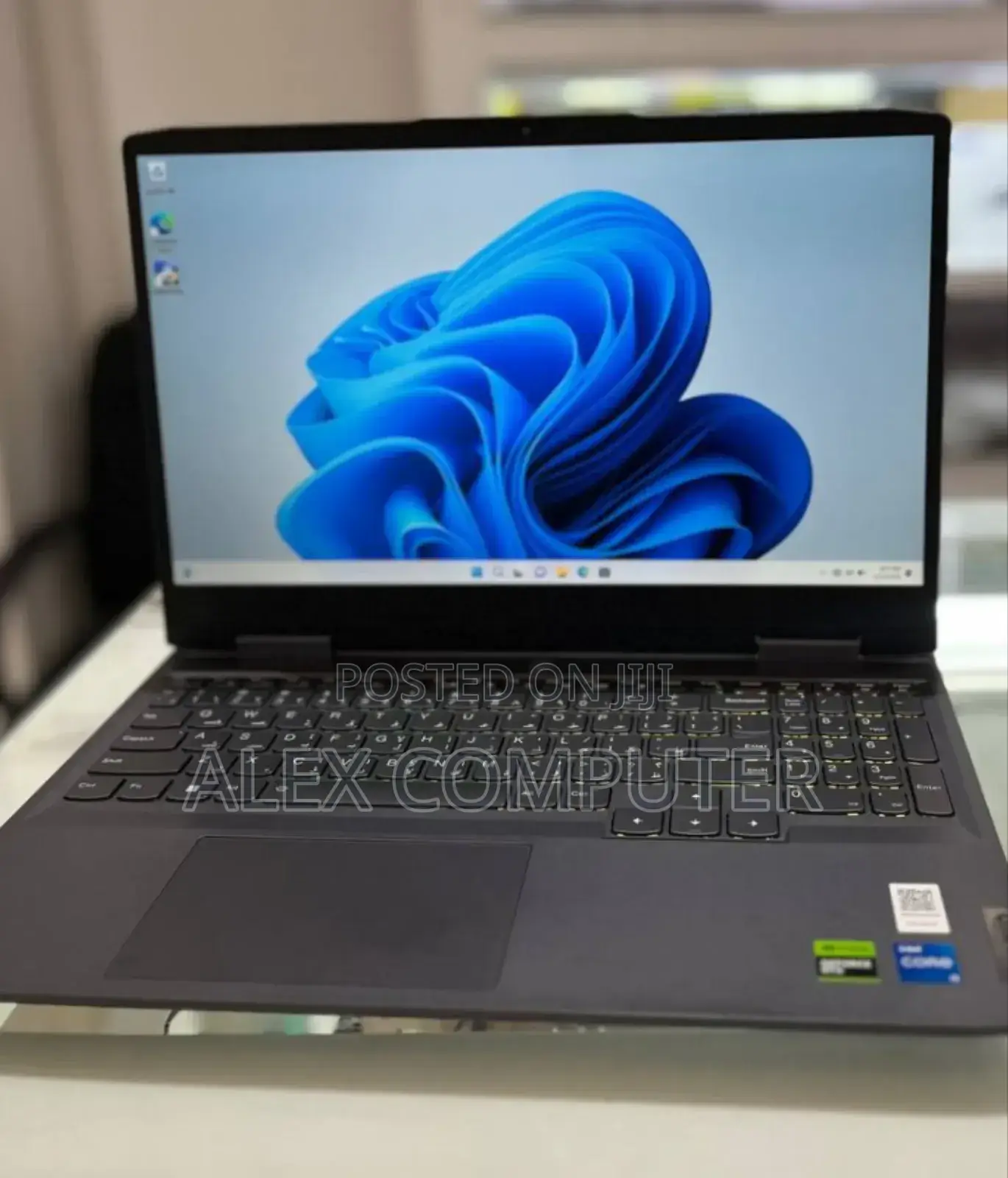 New Laptop Lenovo LOQ 15IRH8 16GB Intel Core I5 SSD 512GB