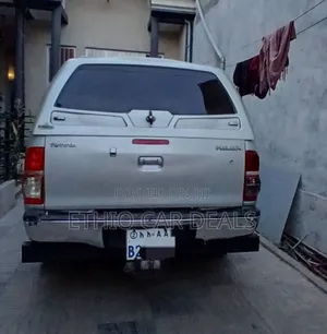 Toyota Hilux 2012 Gold