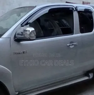 Toyota Hilux 2012 Gold