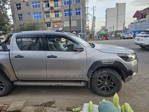 Photo - Toyota Hilux 2021 Silver