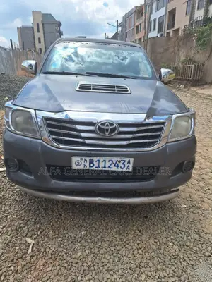 Photo - Toyota Hilux 2012 Black