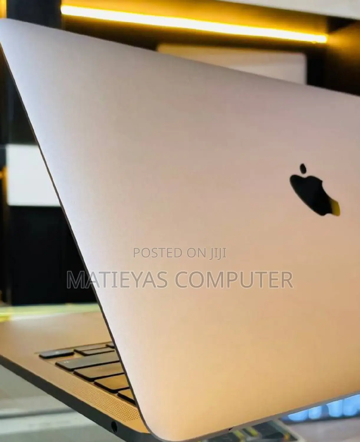 New Laptop Apple MacBook Pro M1 8GB Apple M1 SSD 256GB