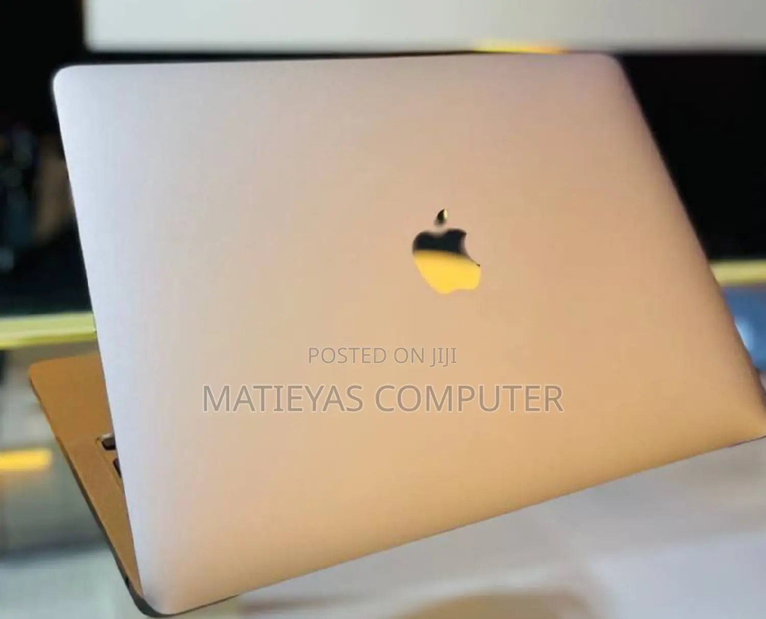 New Laptop Apple MacBook Pro M1 8GB Apple M1 SSD 256GB