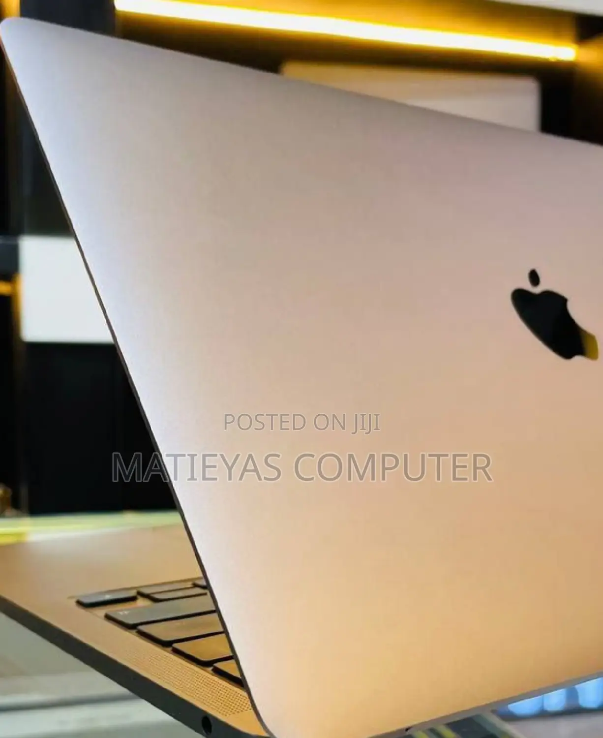New Laptop Apple MacBook Pro M1 8GB Apple M1 SSD 256GB