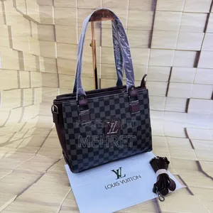 Photo - Louis Vuitton ( Lv) New Look Ladies Sling Bag