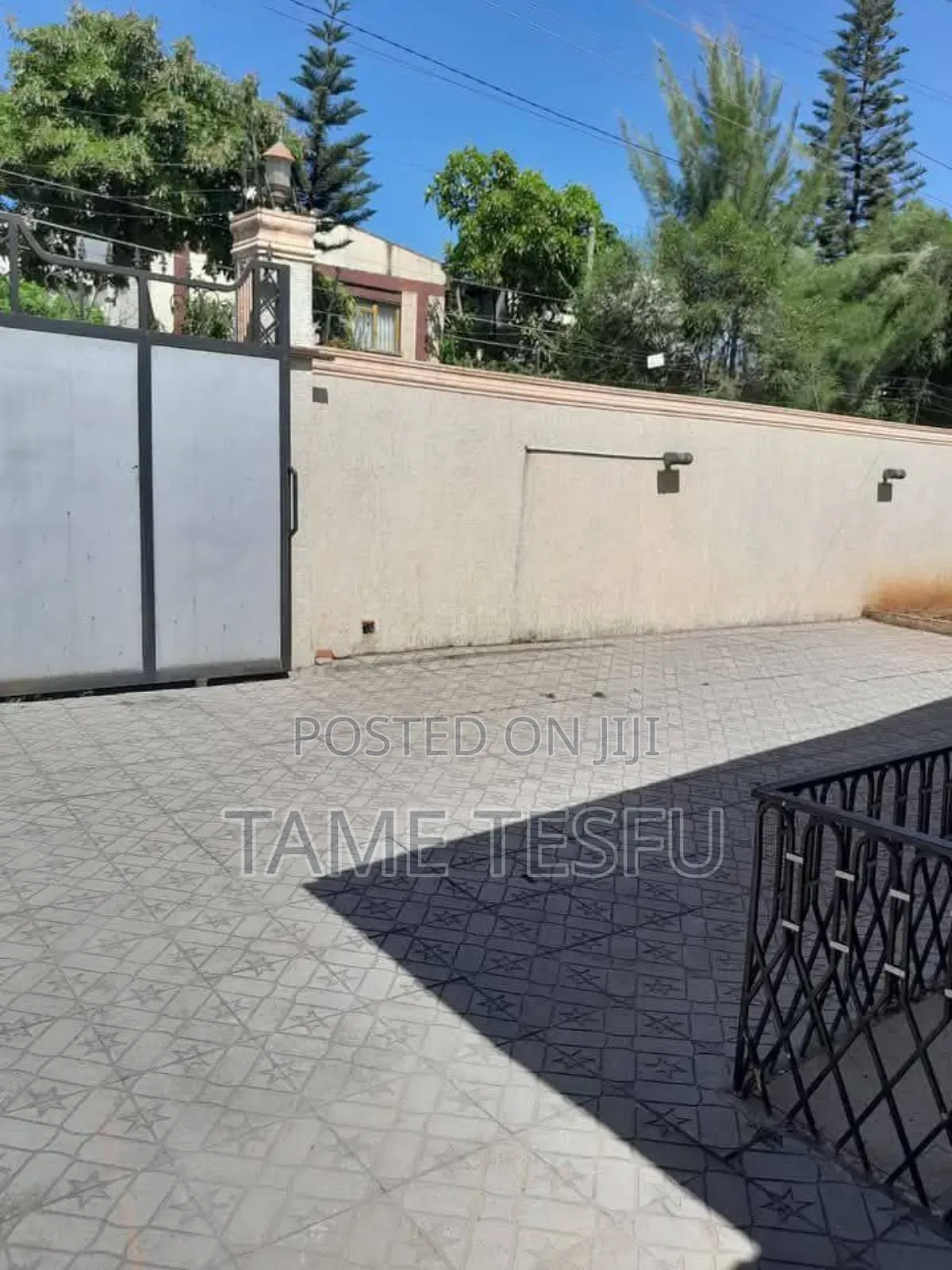 Furnished 4bdrm Villa in Hayat Compound, Bole for sale