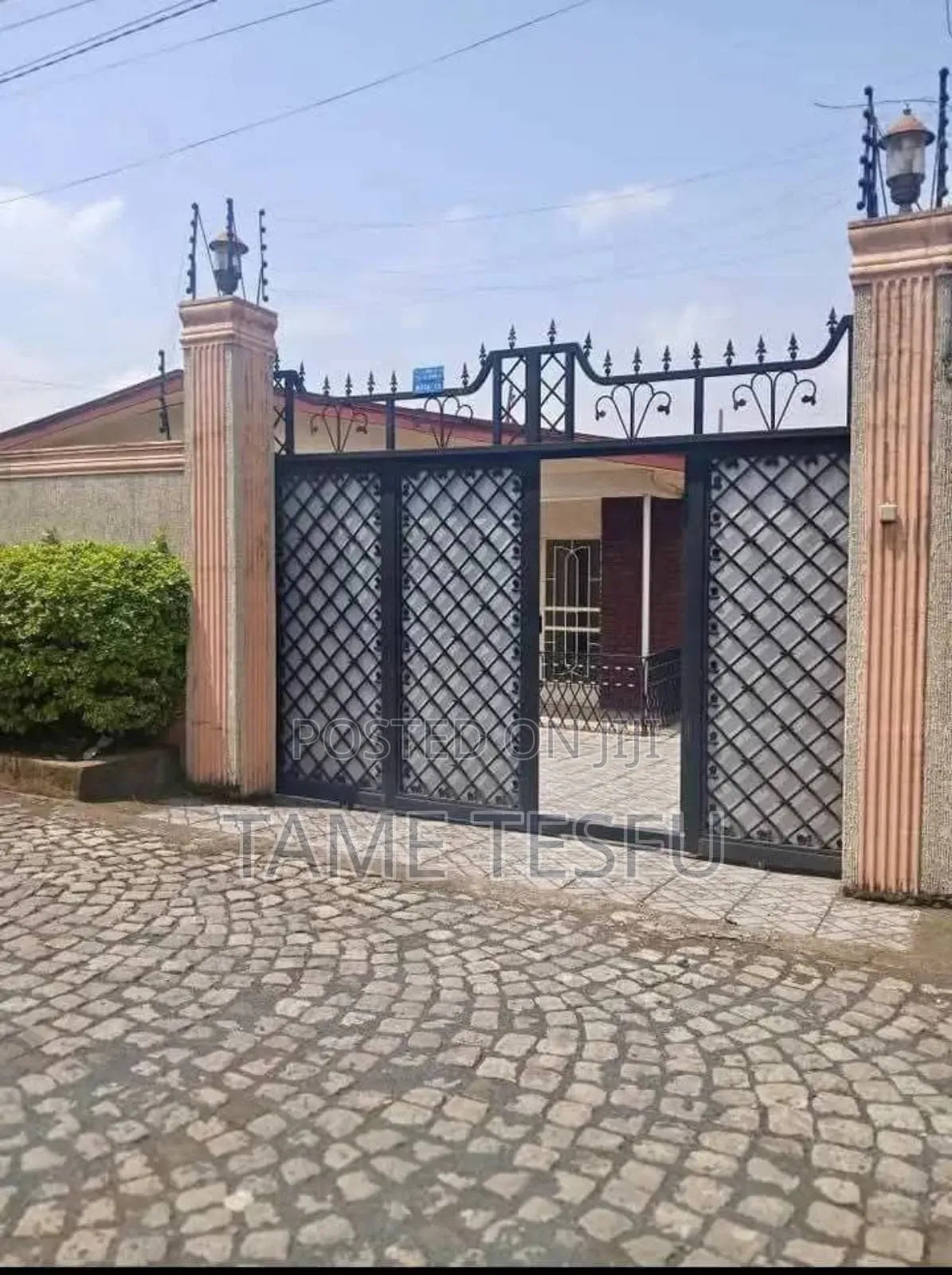 Furnished 4bdrm Villa in Hayat Compound, Bole for sale