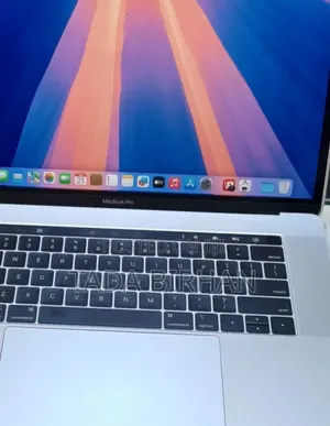 New Laptop Apple MacBook Pro 2018 32GB Intel Core I9 SSD 1T
