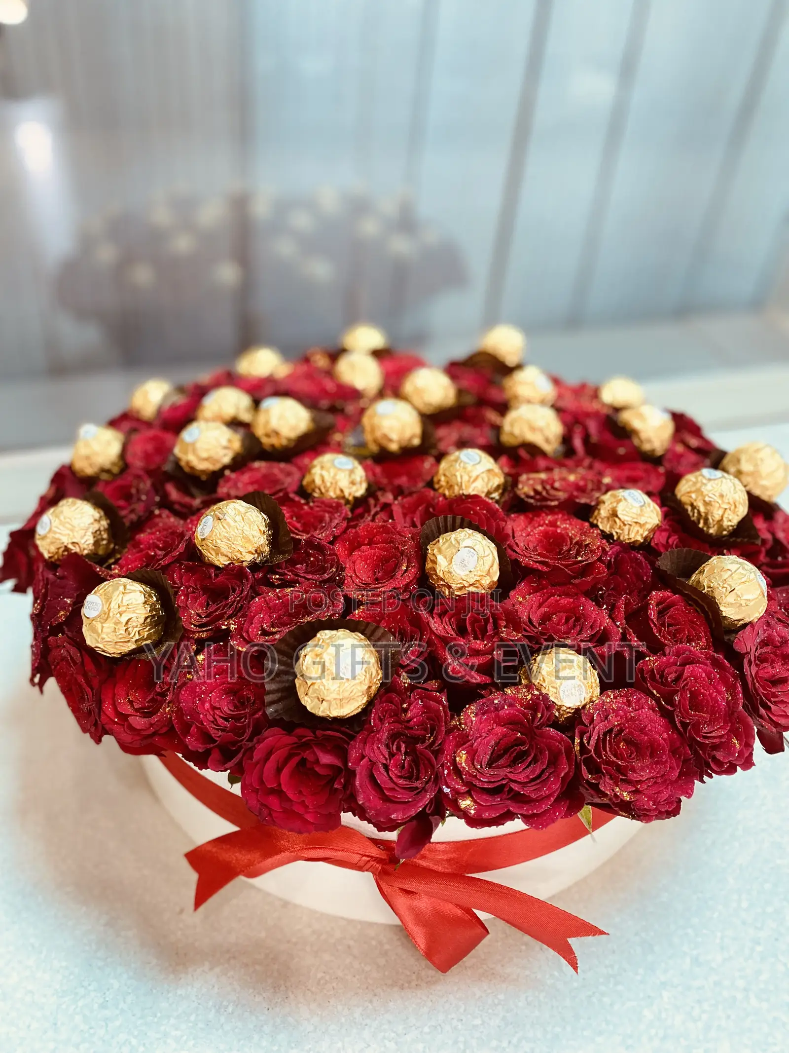 Flower Circle Box With Over 25 Chocolates