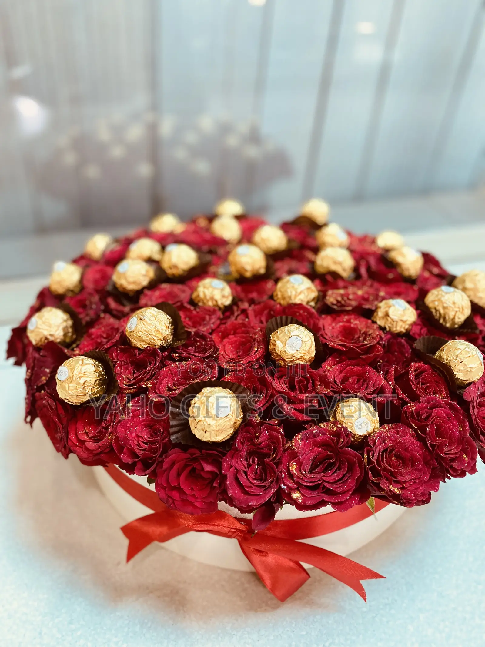 Flower Circle Box With Over 25 Chocolates