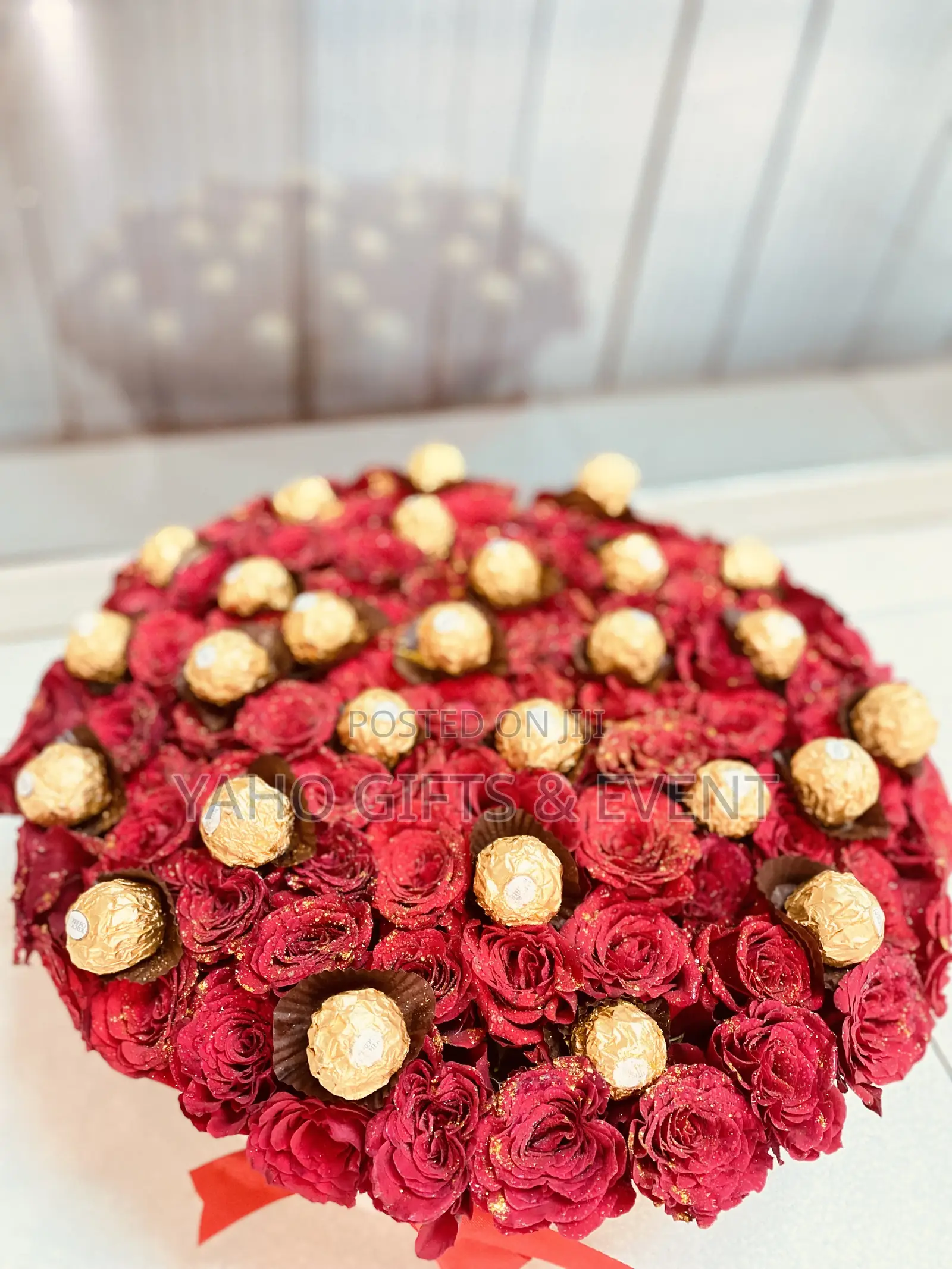 Flower Circle Box With Over 25 Chocolates