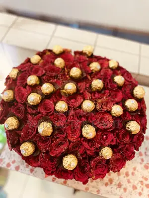 Flower Circle Box With Over 25 Chocolates