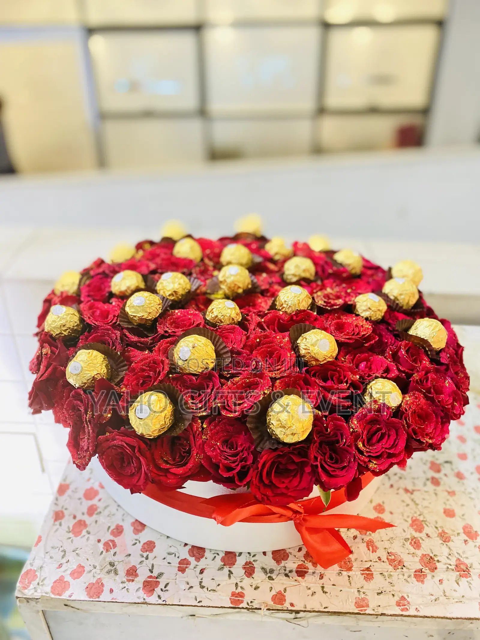 Flower Circle Box With Over 25 Chocolates