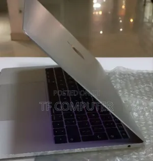 New Laptop Apple MacBook Pro 2017 8GB Intel Core I5 SSD 256GB