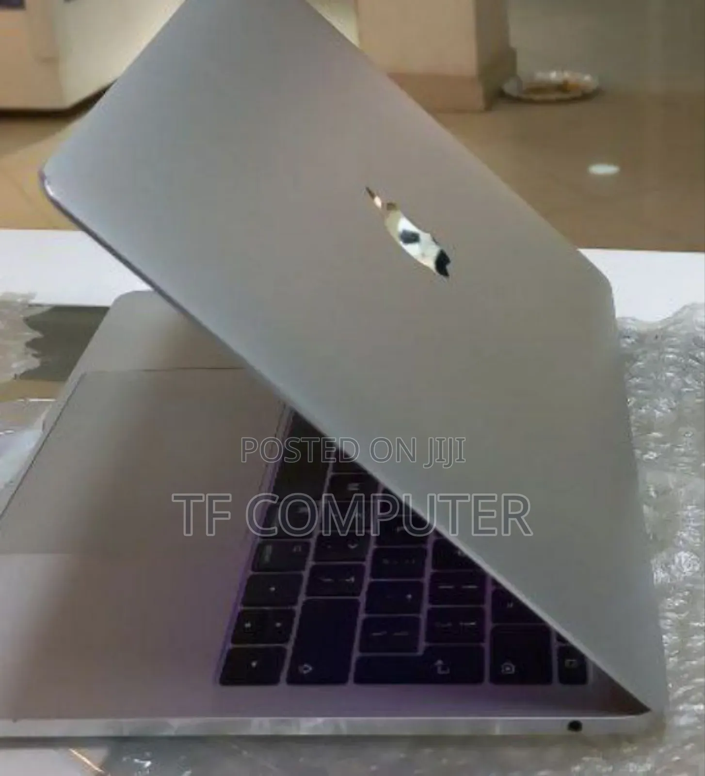 New Laptop Apple MacBook Pro 2017 8GB Intel Core I5 SSD 256GB