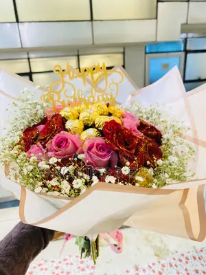 Bouquet With Chocolate Gift