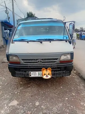 Photo - Toyota HiAce 2004 White