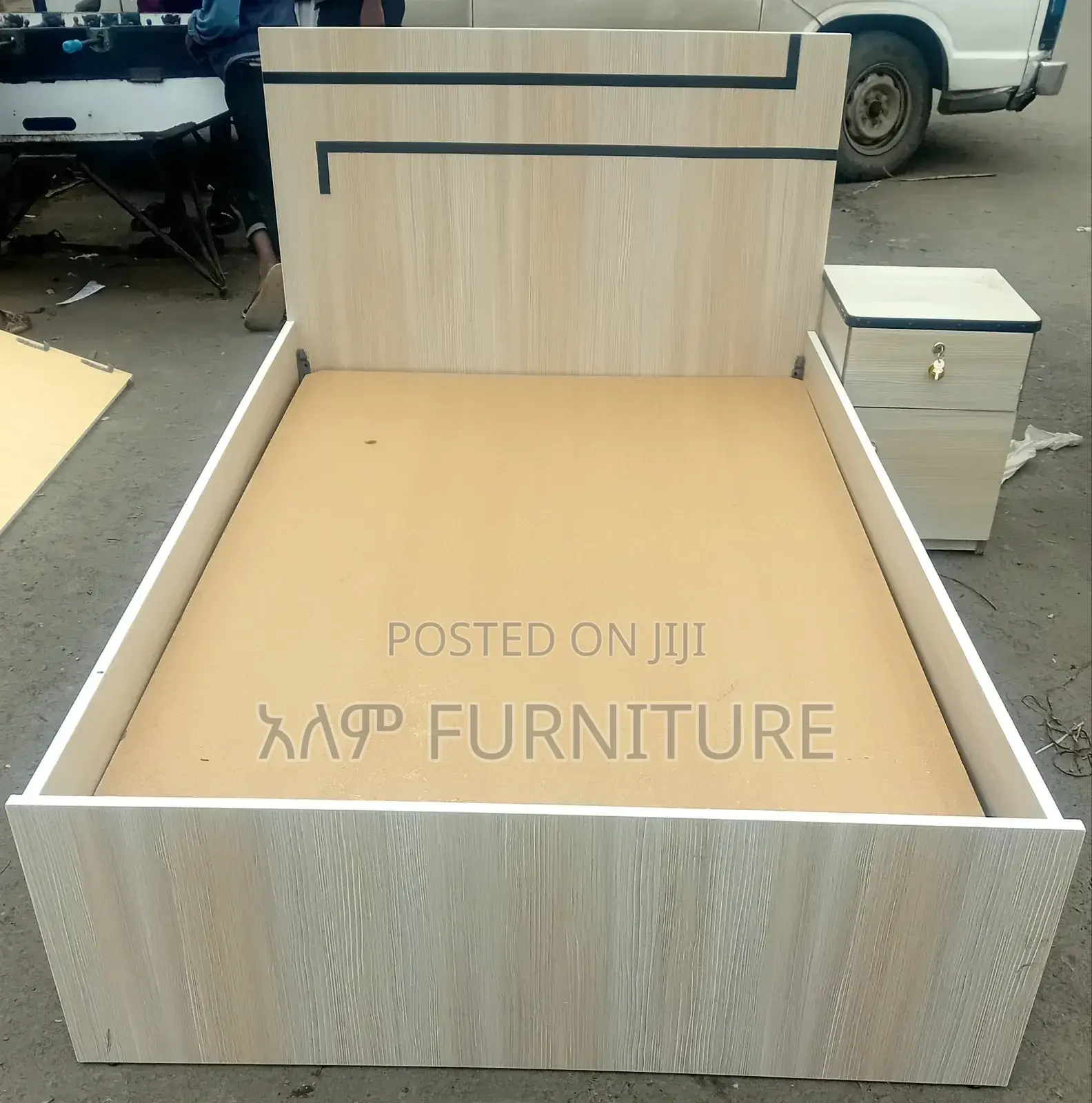 1.20አልጋ(Bed)ከ1ኮመዲኖ ጋር