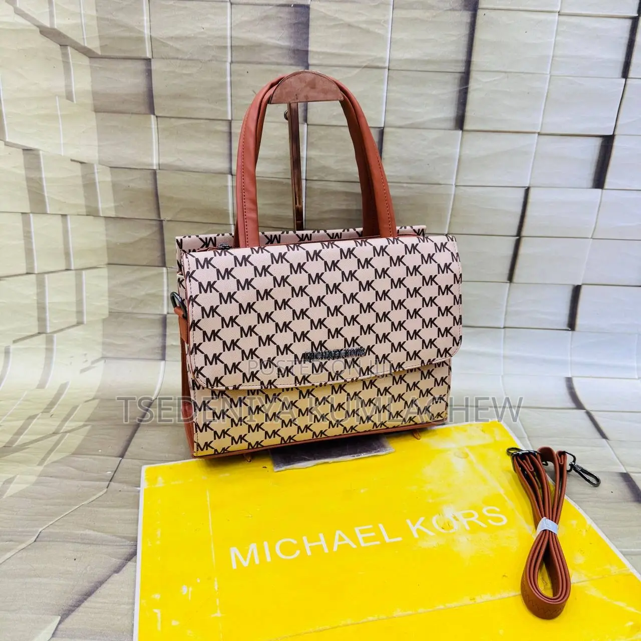 Mk Ladies Hand and Shoulder Bags With Multicolor and Medium Size