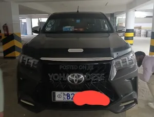 Toyota Hilux 2013 Blue